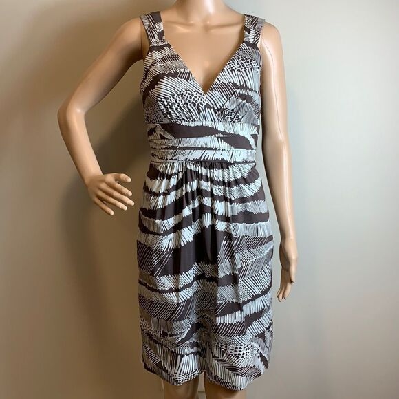 BCBGMaxAzria cocoa combo sleeveless V-neck dress size 8 - Picture 2 of 10